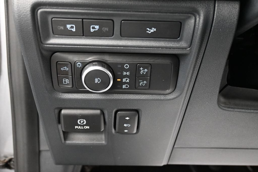 Ford F-150 Vehicle Full-screen Gallery Image 15