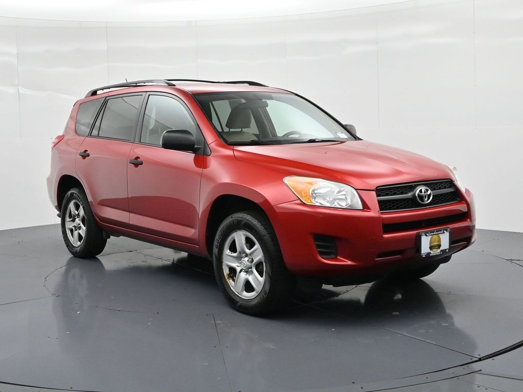 Toyota RAV4 Vehicle Full-screen Gallery Image 4