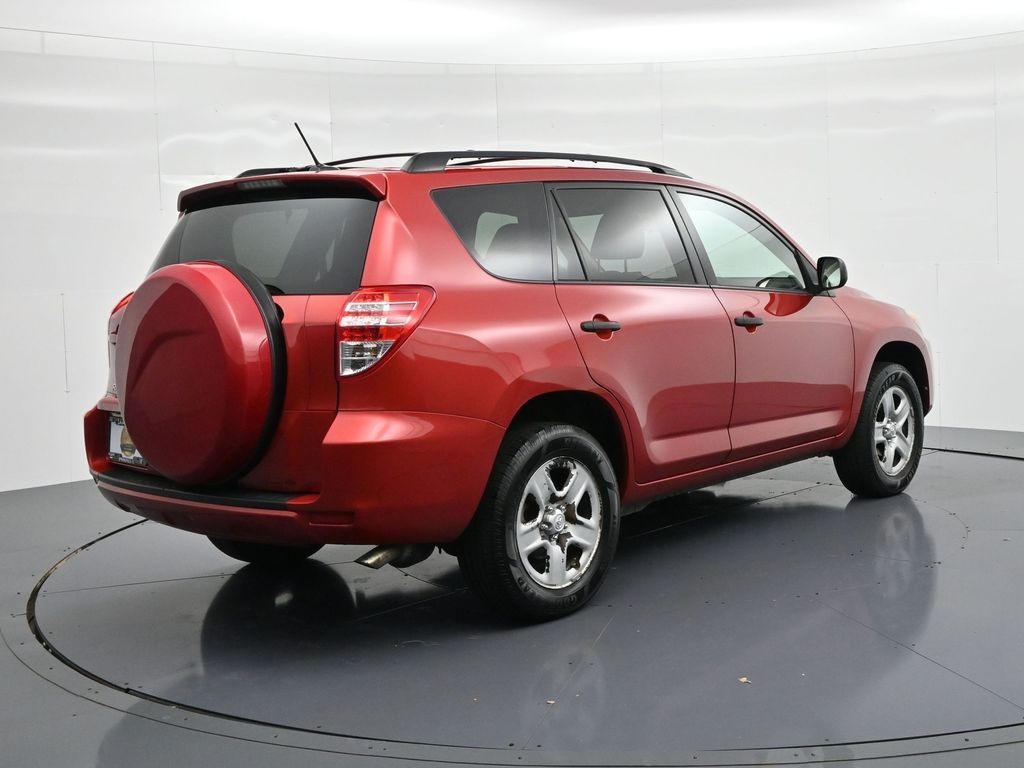 Toyota RAV4 Vehicle Full-screen Gallery Image 6