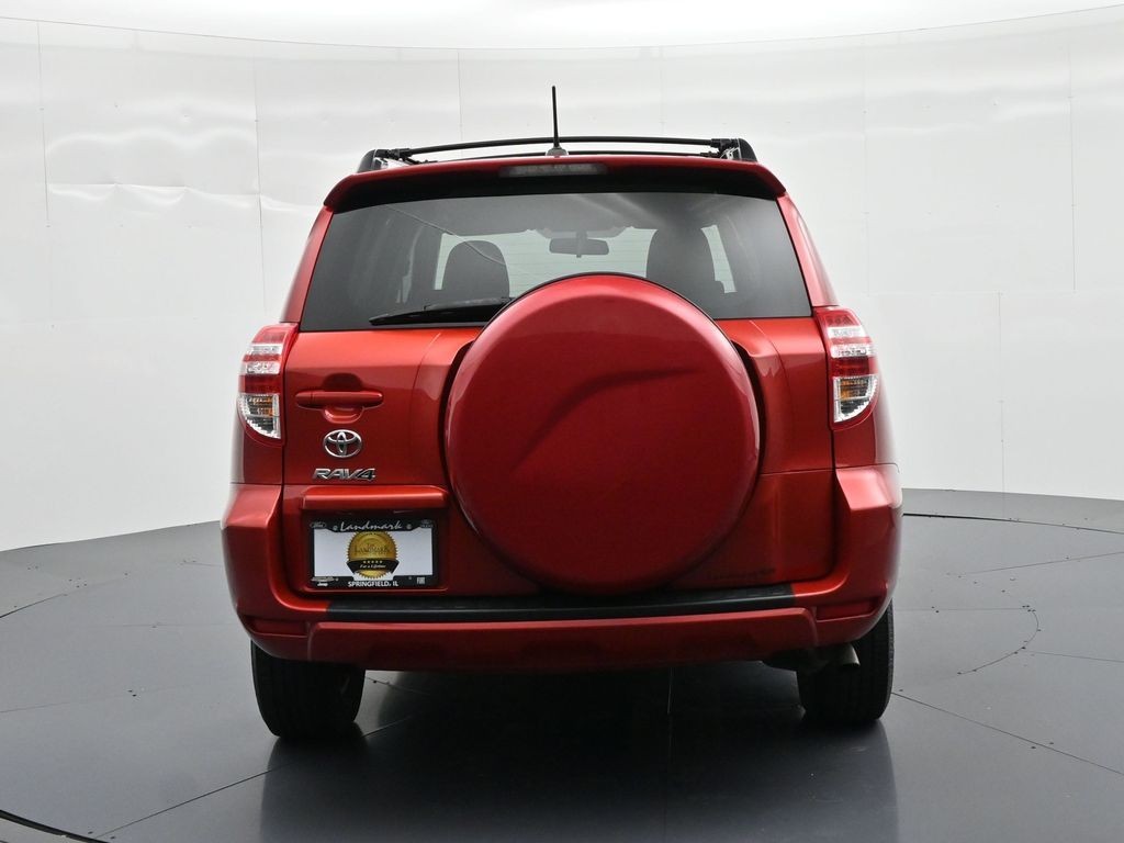 Toyota RAV4 Vehicle Full-screen Gallery Image 7