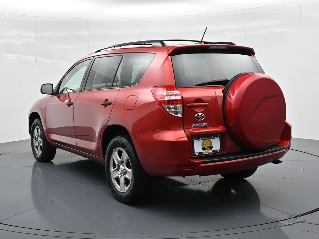 Toyota RAV4 Vehicle Full-screen Gallery Image 8