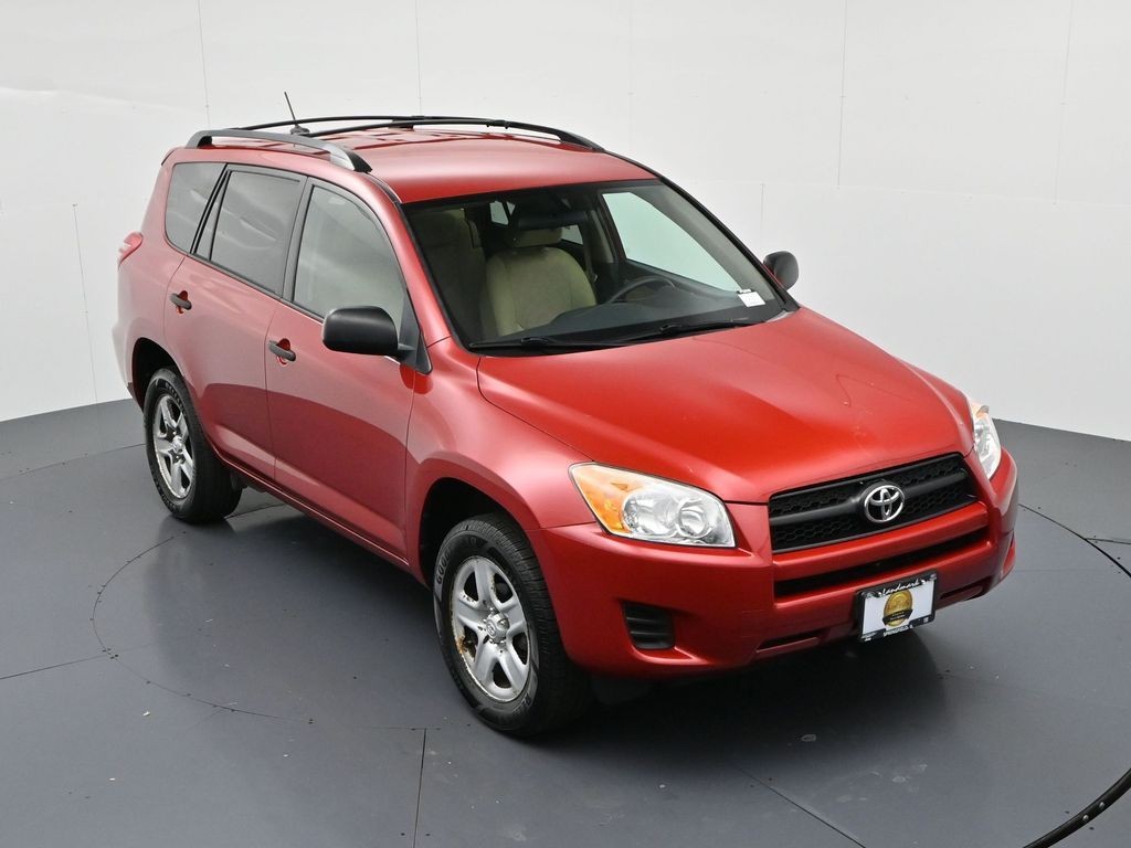 Toyota RAV4 Vehicle Full-screen Gallery Image 13