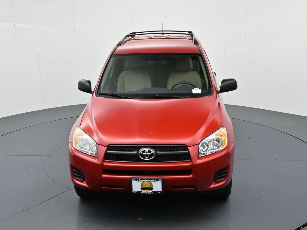 Toyota RAV4 Vehicle Full-screen Gallery Image 14