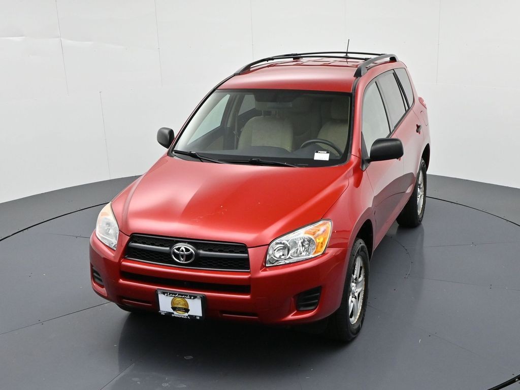 Toyota RAV4 Vehicle Full-screen Gallery Image 15