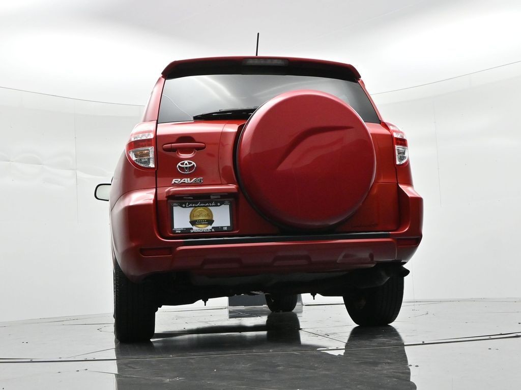 Toyota RAV4 Vehicle Full-screen Gallery Image 18