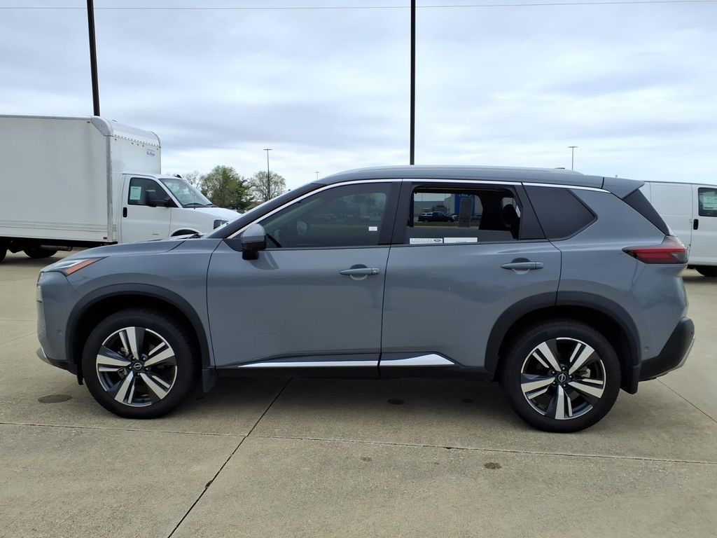 Nissan Rogue Vehicle Full-screen Gallery Image 2