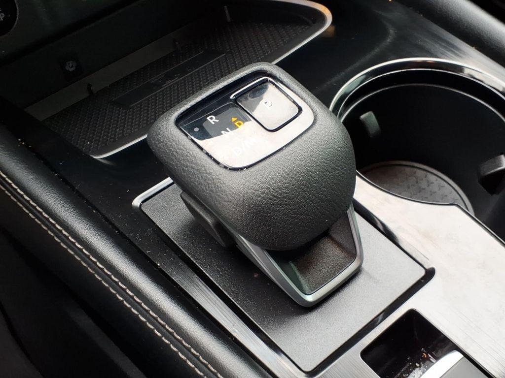 Nissan Rogue Vehicle Full-screen Gallery Image 11