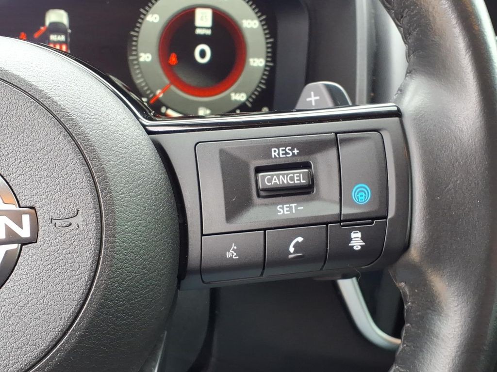 Nissan Rogue Vehicle Full-screen Gallery Image 14