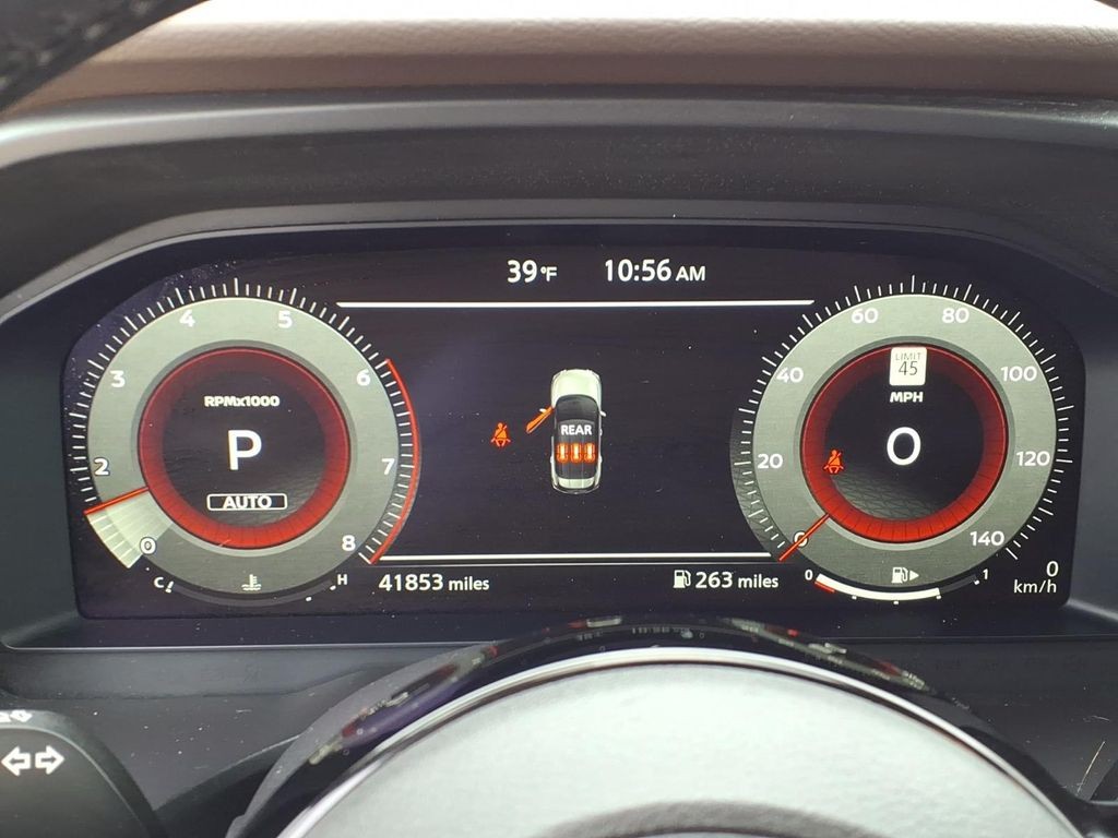 Nissan Rogue Vehicle Full-screen Gallery Image 15