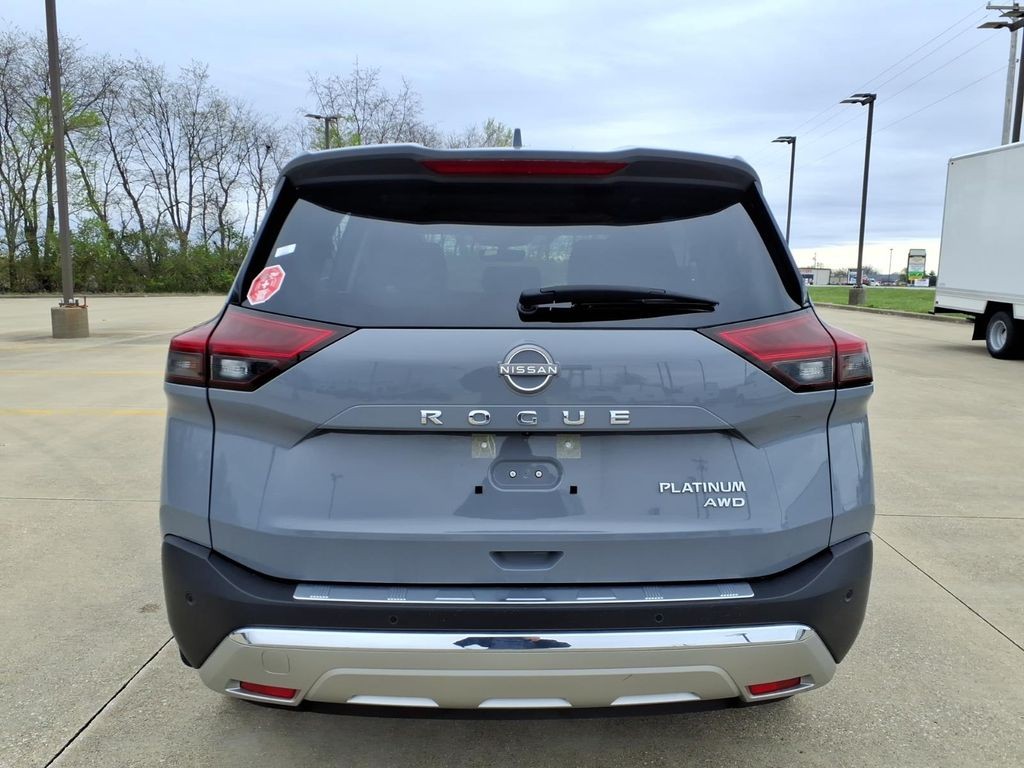 Nissan Rogue Vehicle Full-screen Gallery Image 21