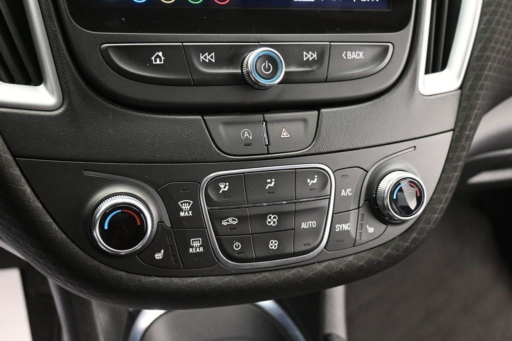 Chevrolet Malibu Vehicle Full-screen Gallery Image 11
