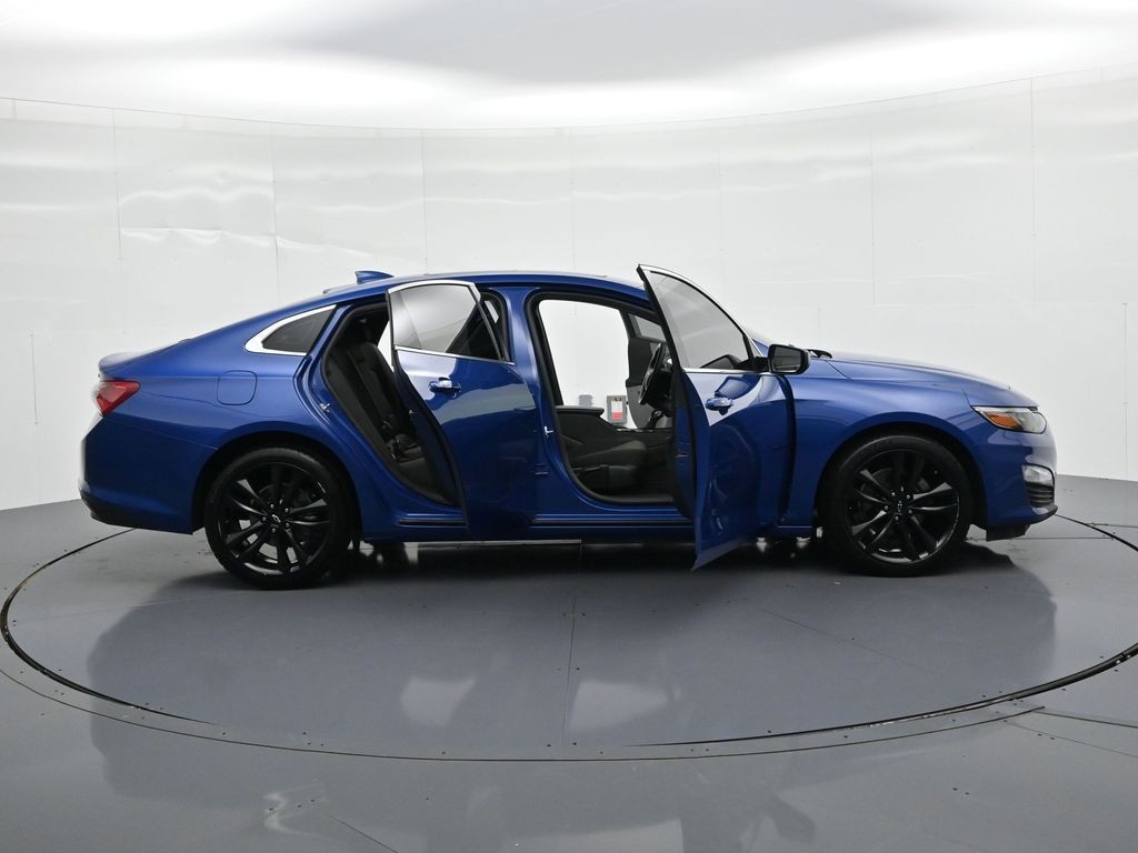 Chevrolet Malibu Vehicle Full-screen Gallery Image 22