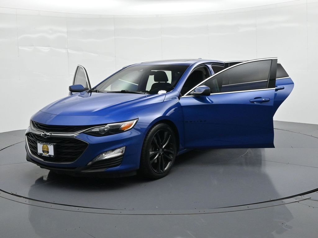 Chevrolet Malibu Vehicle Full-screen Gallery Image 24