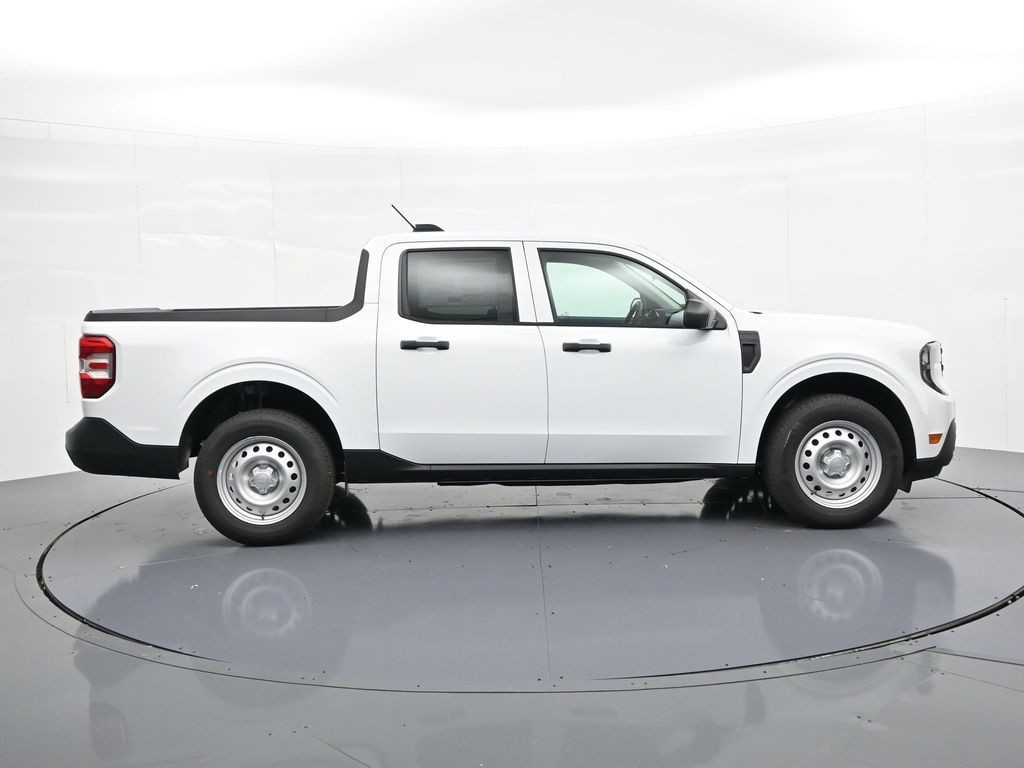Ford Maverick Vehicle Full-screen Gallery Image 5