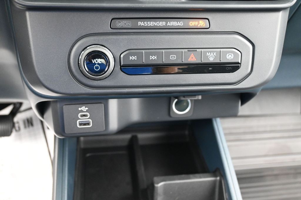 Ford Maverick Vehicle Full-screen Gallery Image 11
