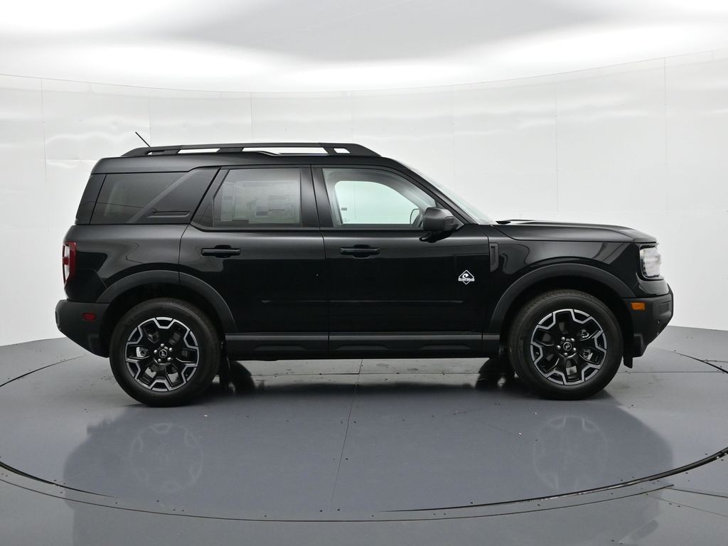 Ford Bronco Sport Vehicle Full-screen Gallery Image 5