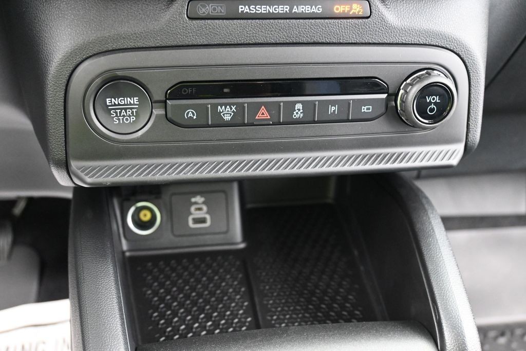 Ford Bronco Sport Vehicle Full-screen Gallery Image 11