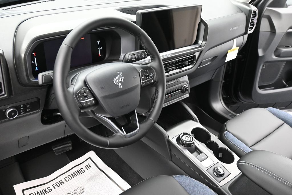Ford Bronco Sport Vehicle Full-screen Gallery Image 14