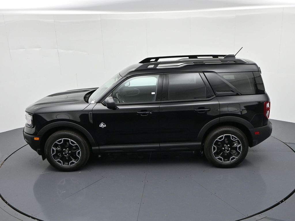 Ford Bronco Sport Vehicle Full-screen Gallery Image 18