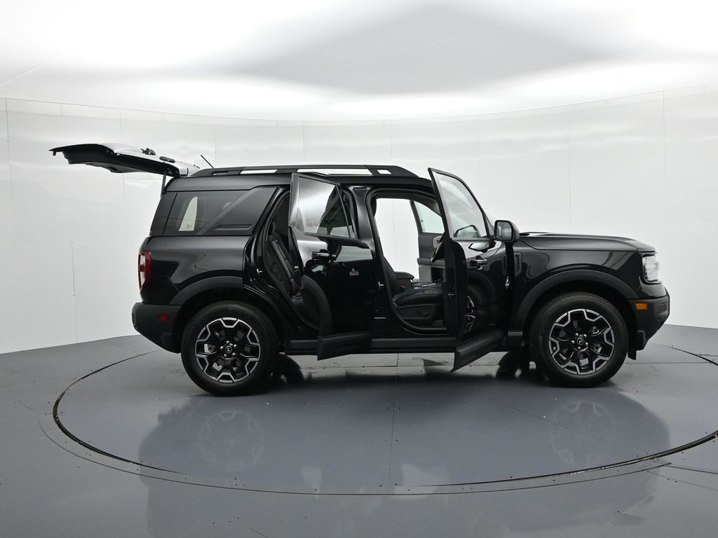 Ford Bronco Sport Vehicle Full-screen Gallery Image 23