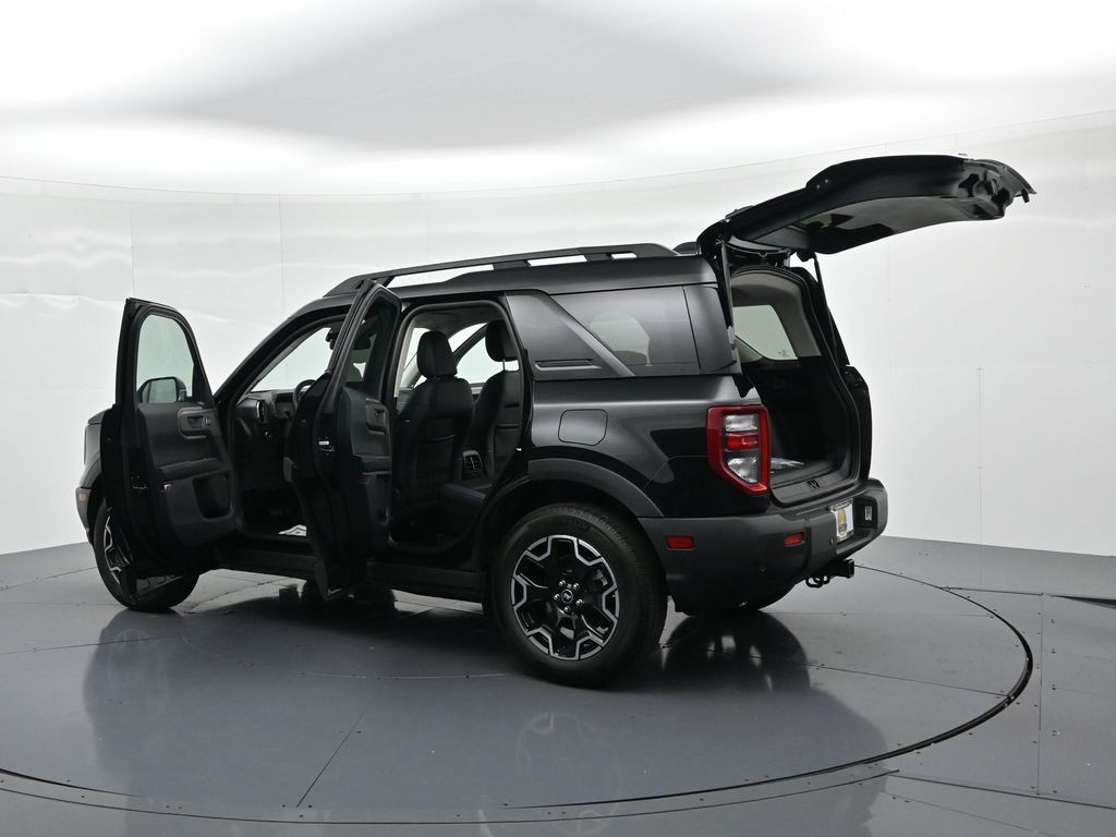 Ford Bronco Sport Vehicle Full-screen Gallery Image 24