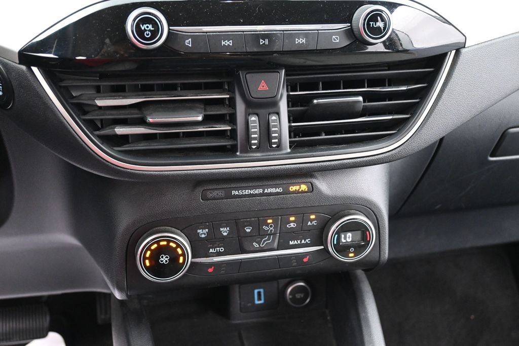 Ford Escape Vehicle Full-screen Gallery Image 11
