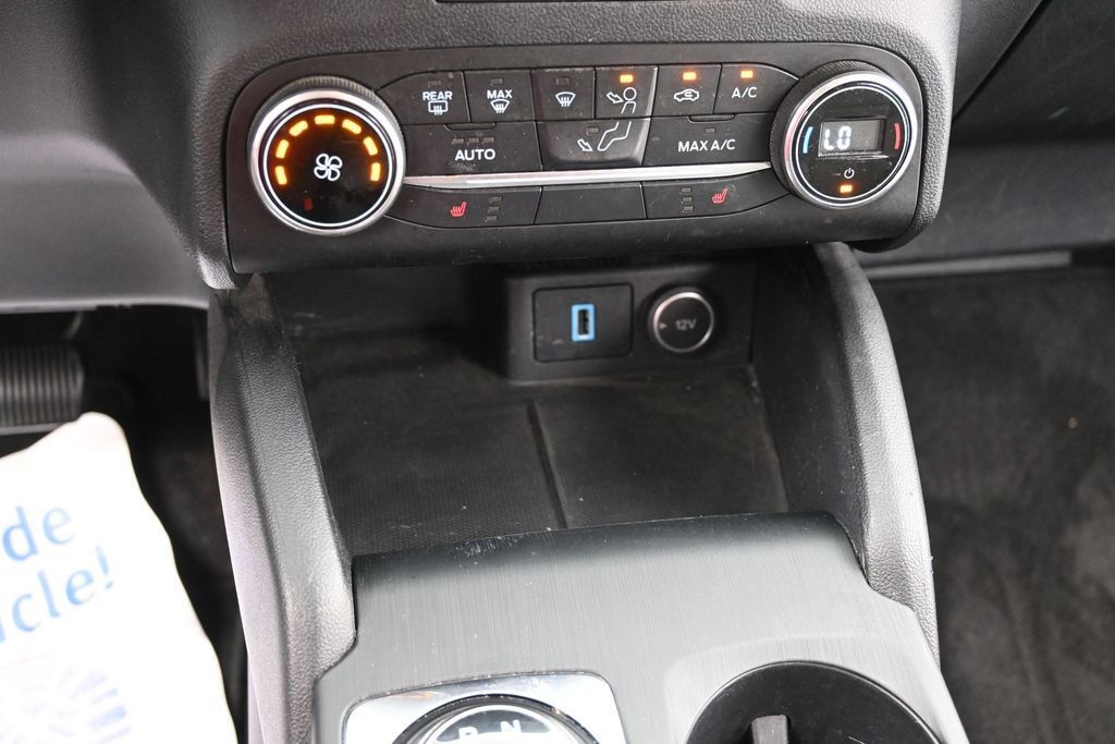 Ford Escape Vehicle Full-screen Gallery Image 12