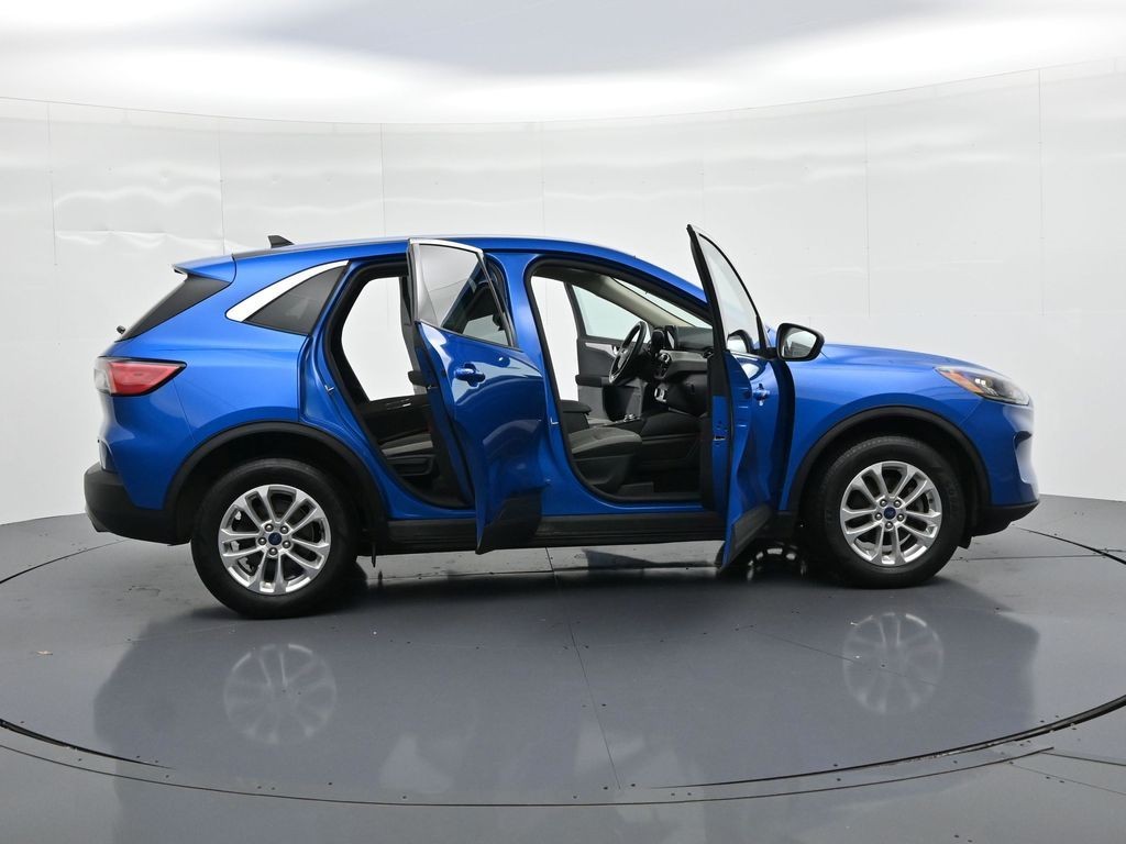 Ford Escape Vehicle Full-screen Gallery Image 23
