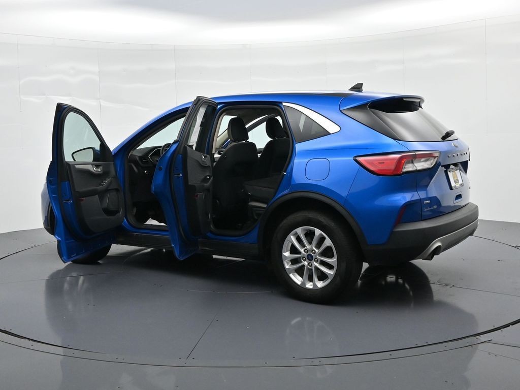 Ford Escape Vehicle Full-screen Gallery Image 24
