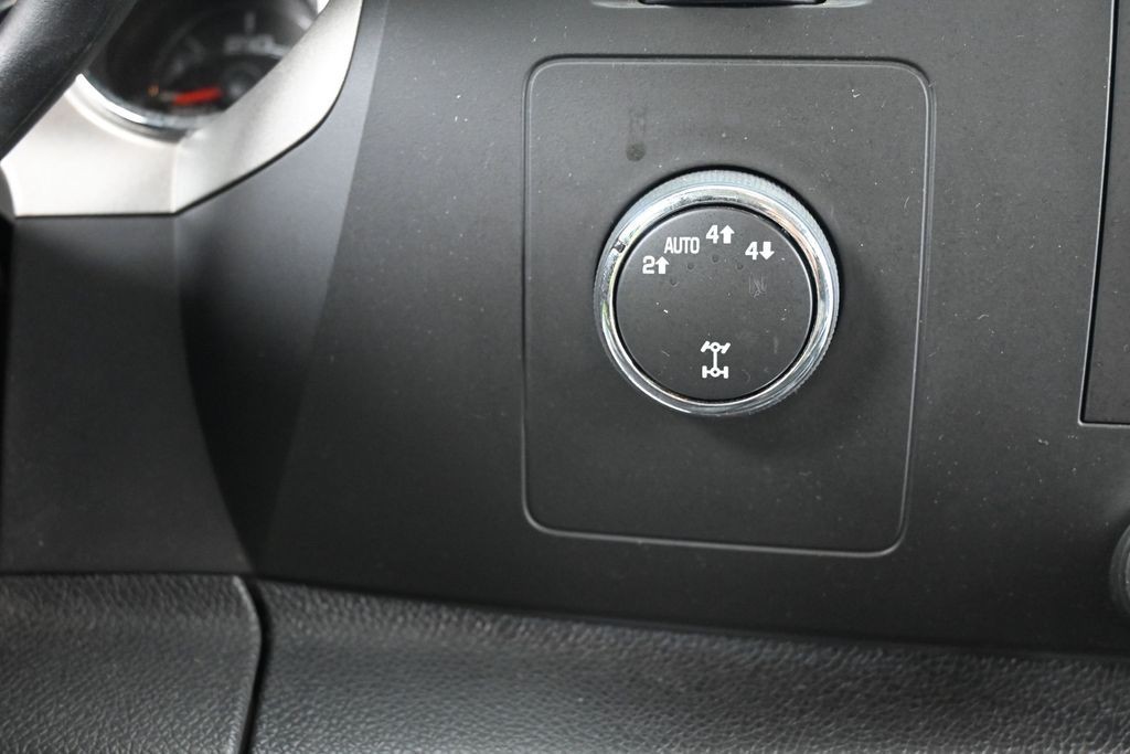 Chevrolet Silverado 1500 Vehicle Full-screen Gallery Image 12