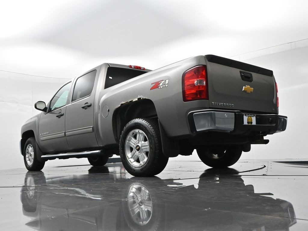 Chevrolet Silverado 1500 Vehicle Full-screen Gallery Image 18