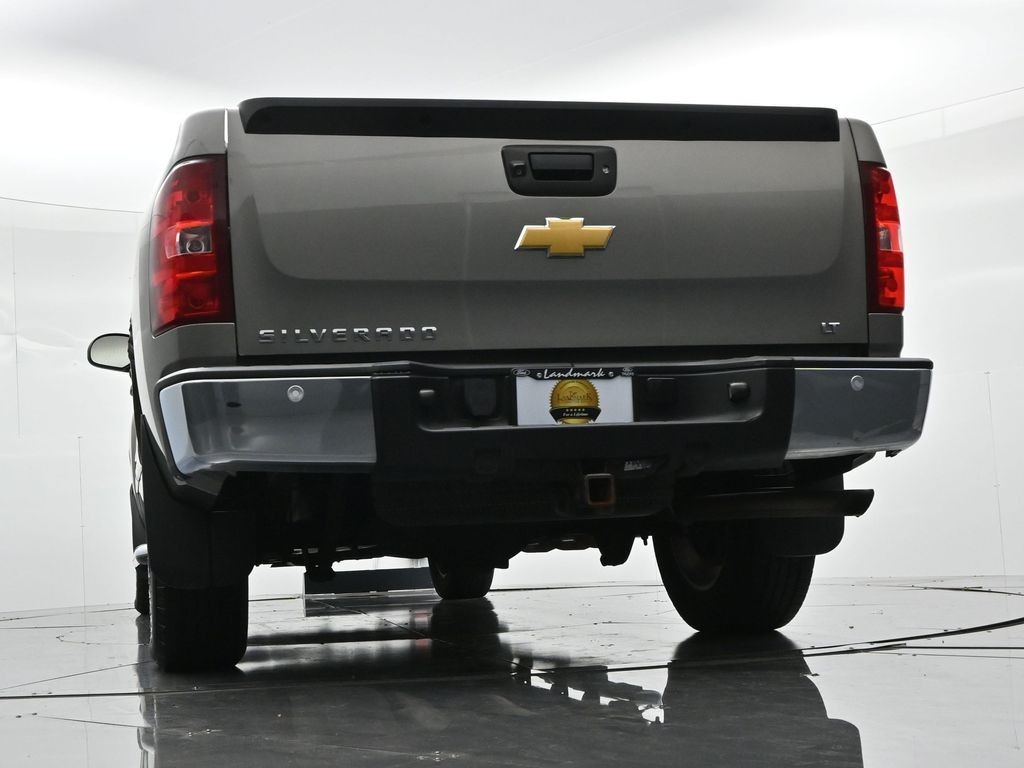 Chevrolet Silverado 1500 Vehicle Full-screen Gallery Image 19