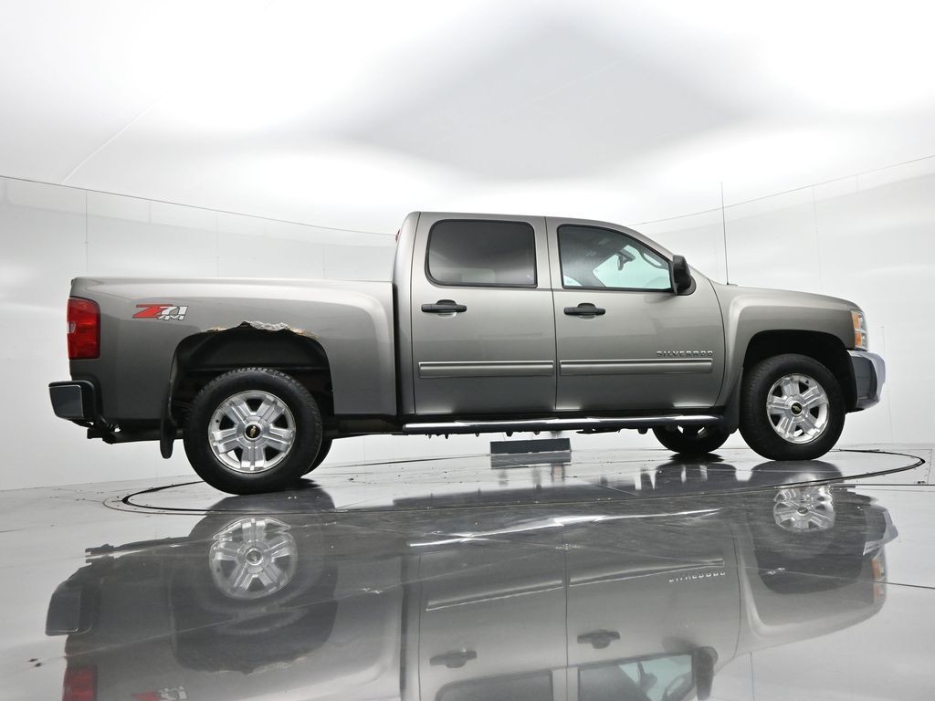 Chevrolet Silverado 1500 Vehicle Full-screen Gallery Image 21