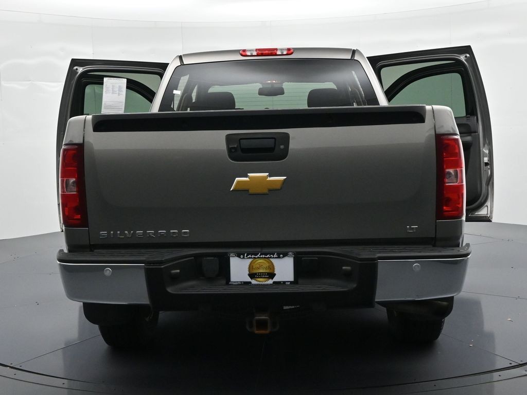 Chevrolet Silverado 1500 Vehicle Full-screen Gallery Image 25