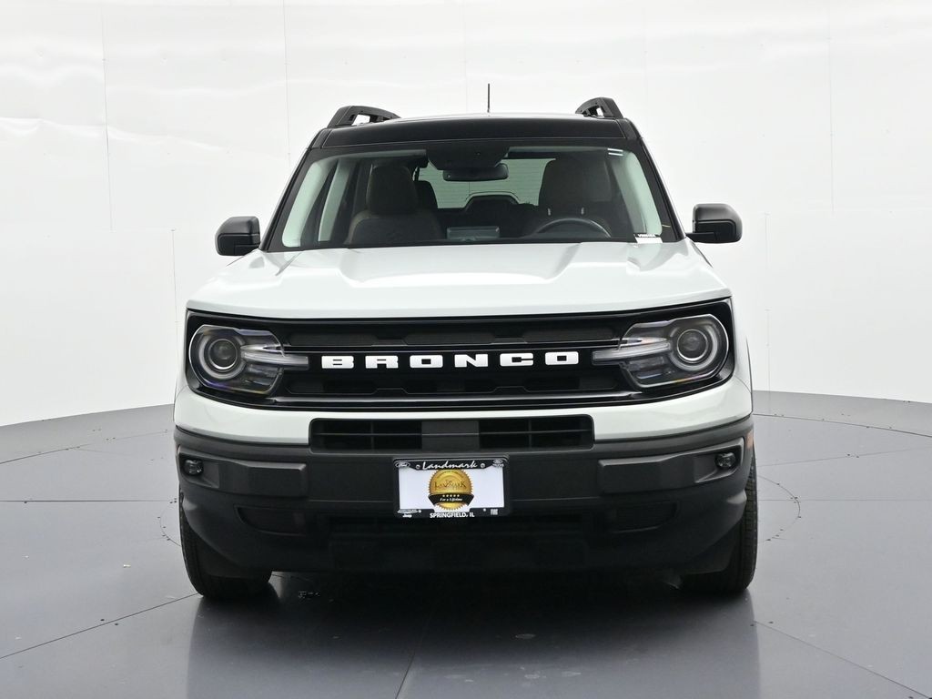 Ford Bronco Sport Vehicle Full-screen Gallery Image 3