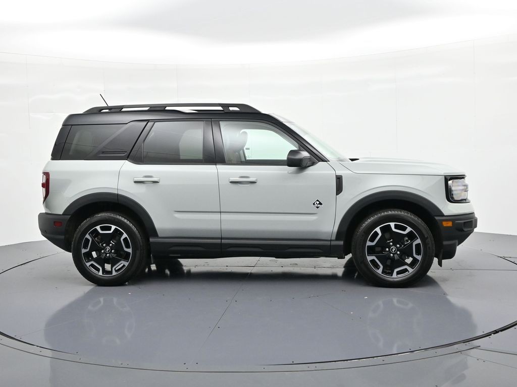 Ford Bronco Sport Vehicle Full-screen Gallery Image 5