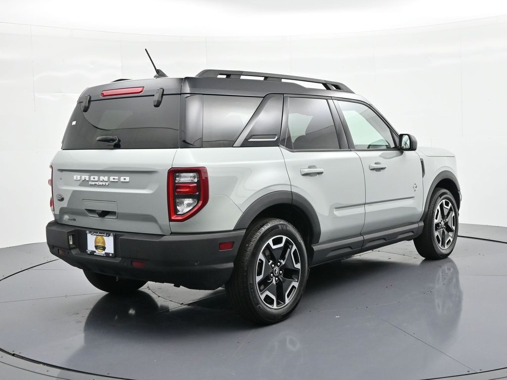 Ford Bronco Sport Vehicle Full-screen Gallery Image 6