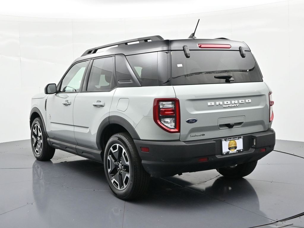 Ford Bronco Sport Vehicle Full-screen Gallery Image 8