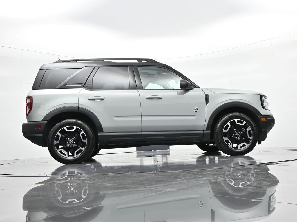 Ford Bronco Sport Vehicle Full-screen Gallery Image 24