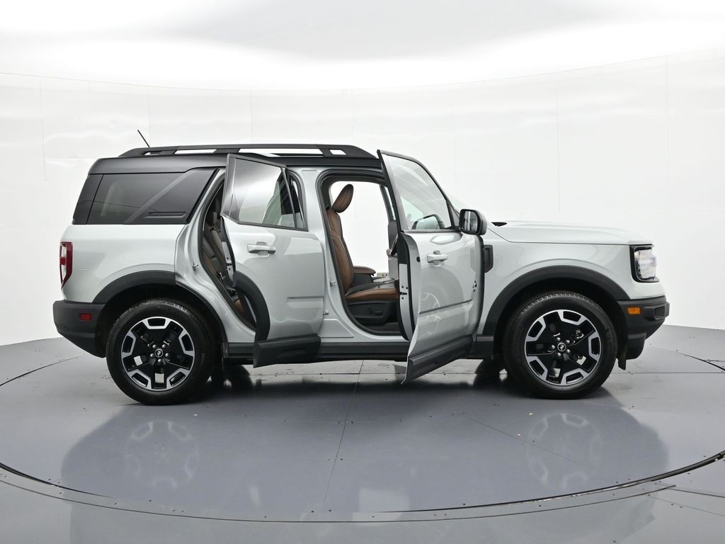 Ford Bronco Sport Vehicle Full-screen Gallery Image 25