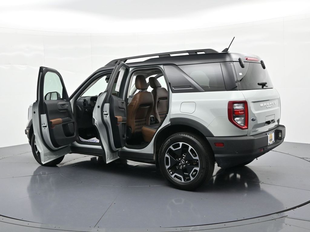 Ford Bronco Sport Vehicle Full-screen Gallery Image 26
