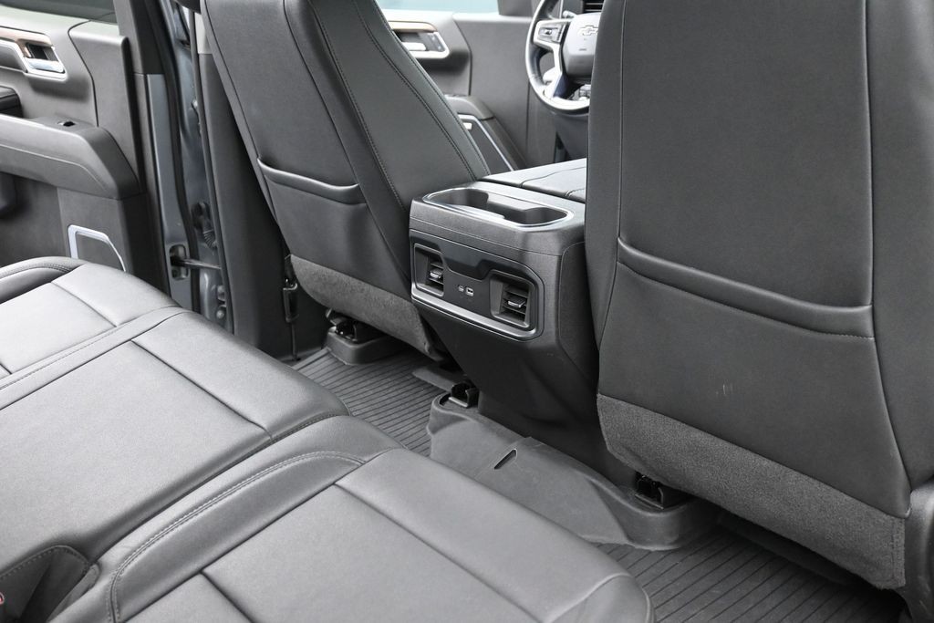 Chevrolet Silverado 1500 Vehicle Full-screen Gallery Image 10