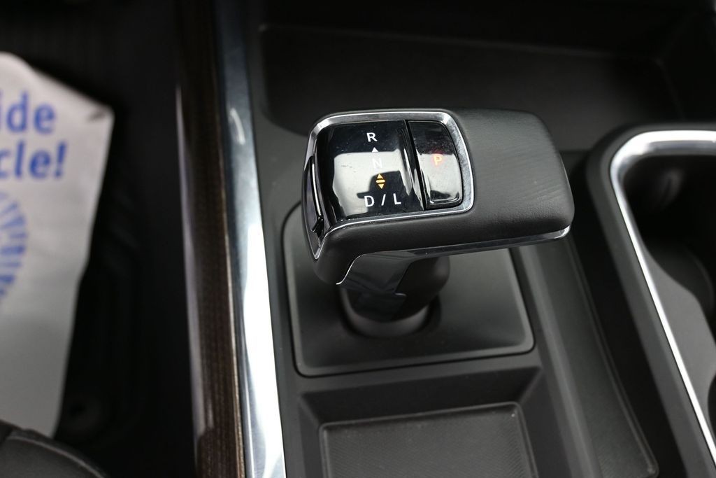 Chevrolet Silverado 1500 Vehicle Full-screen Gallery Image 13