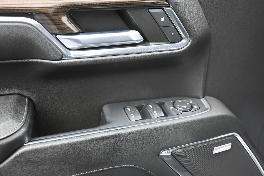 Chevrolet Silverado 1500 Vehicle Full-screen Gallery Image 16