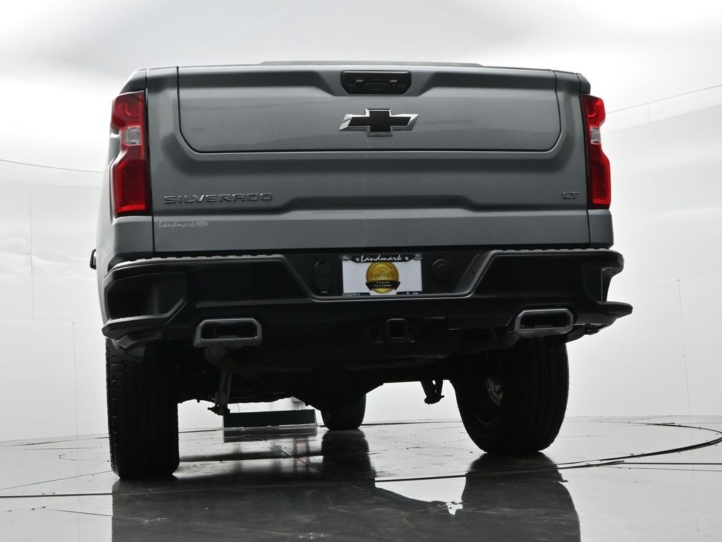 Chevrolet Silverado 1500 Vehicle Full-screen Gallery Image 24