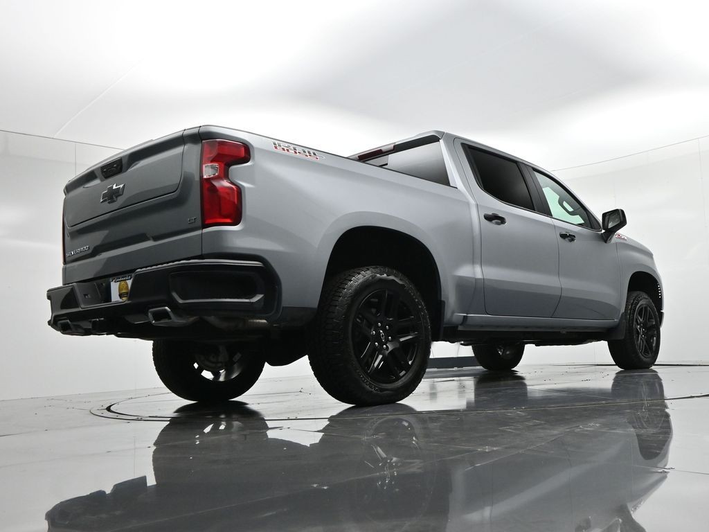 Chevrolet Silverado 1500 Vehicle Full-screen Gallery Image 25