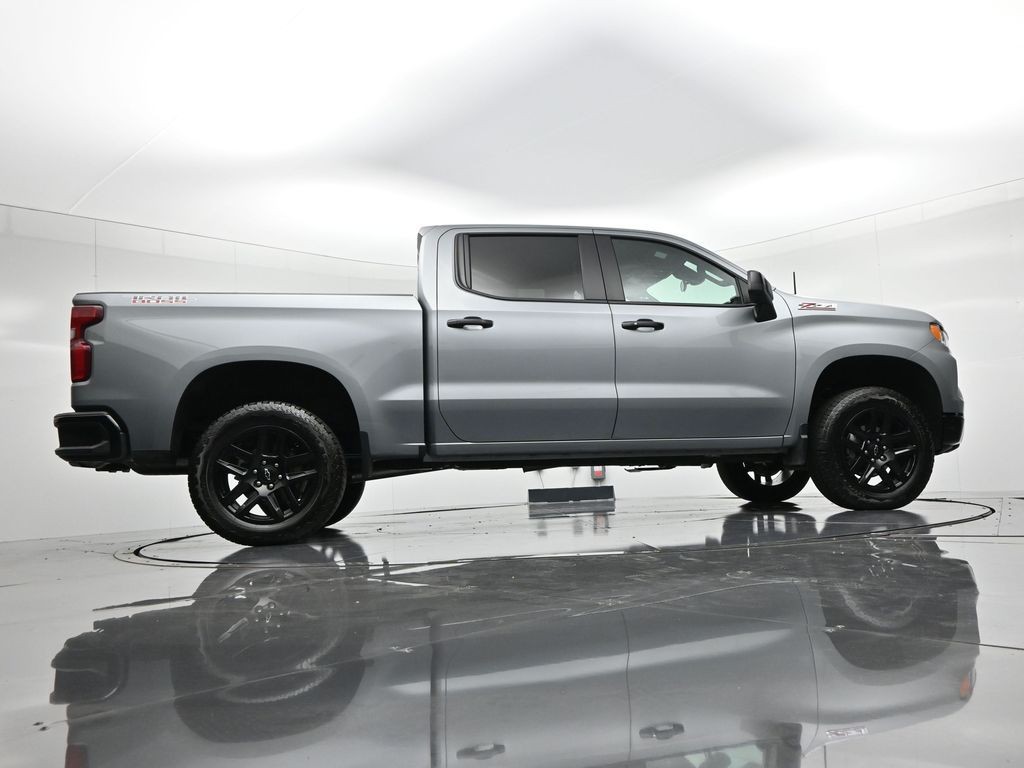 Chevrolet Silverado 1500 Vehicle Full-screen Gallery Image 26