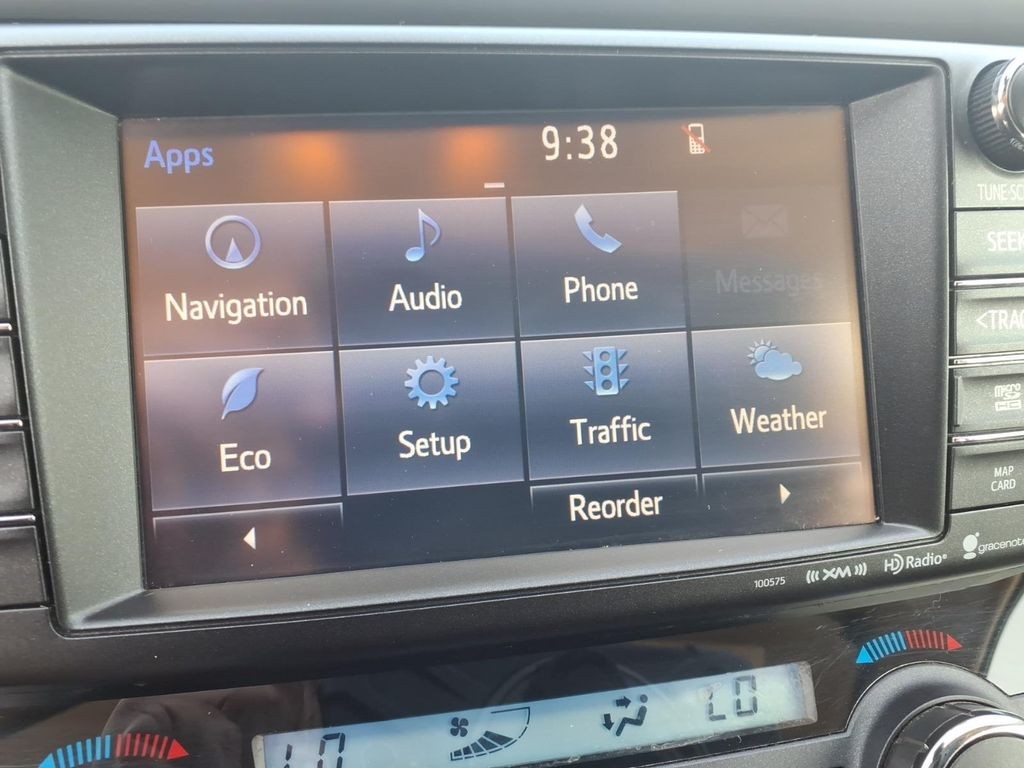 Toyota RAV4 Vehicle Full-screen Gallery Image 5