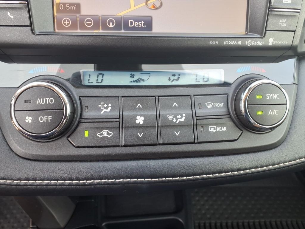 Toyota RAV4 Vehicle Full-screen Gallery Image 8