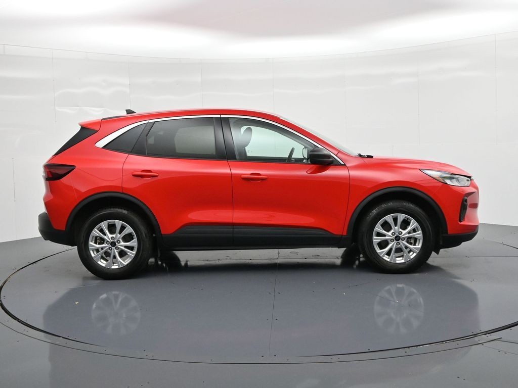 Ford Escape Vehicle Full-screen Gallery Image 5